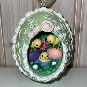 2002 Hallmark Spring Peepers ornament